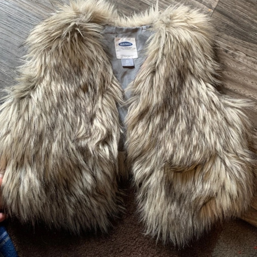 Girls size 2T faux fur vest